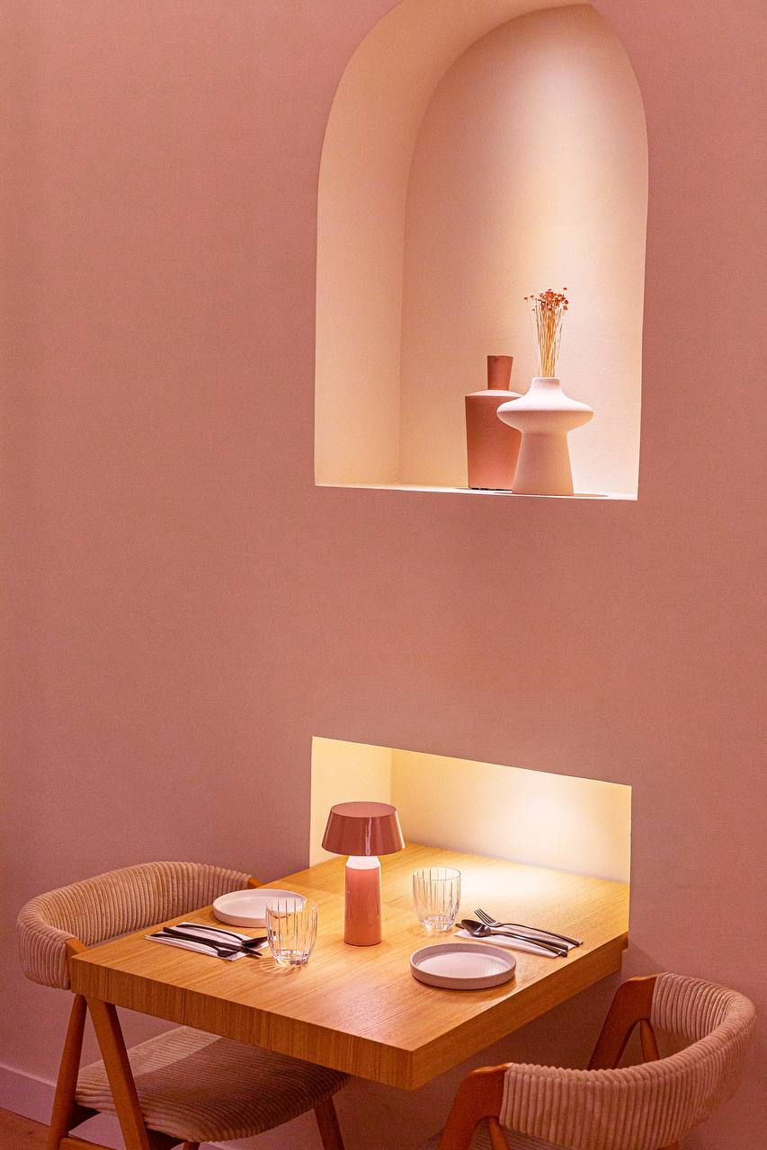 Arched niche with ceramic vases above a wooden table set into the wall